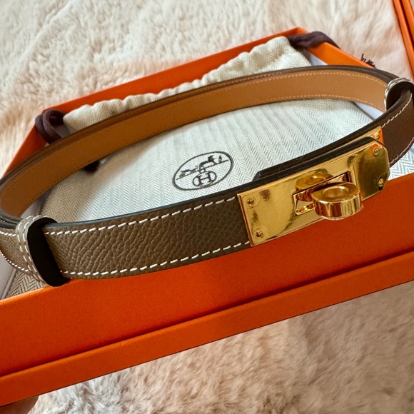 Hermes Kelly Belt in Etoupe with Gold Hardware - Picture 3 of 5